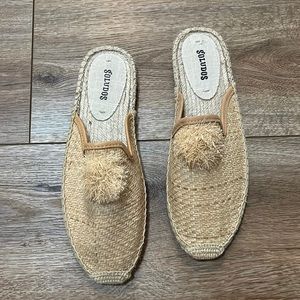 Soludos® Raffia Beige Pom Mules